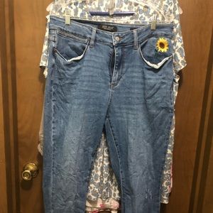 Judy Blue 14W high rise, sunflower relaxed,